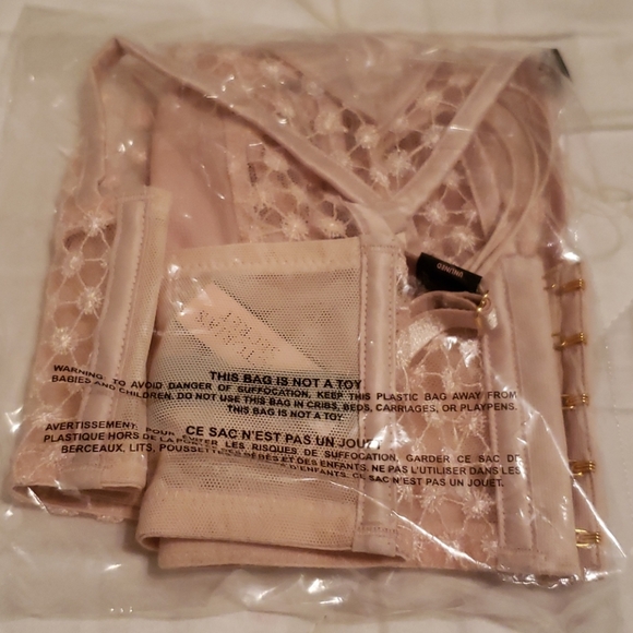 Victoria's Secret Bra - Picture 5 of 7